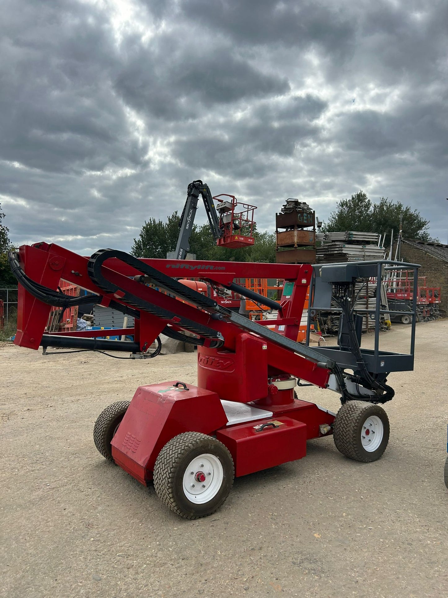 2012 Nifty HR12 Boom lift, Cherry picker, Scissor lift, Skyjack, Genie, JLG