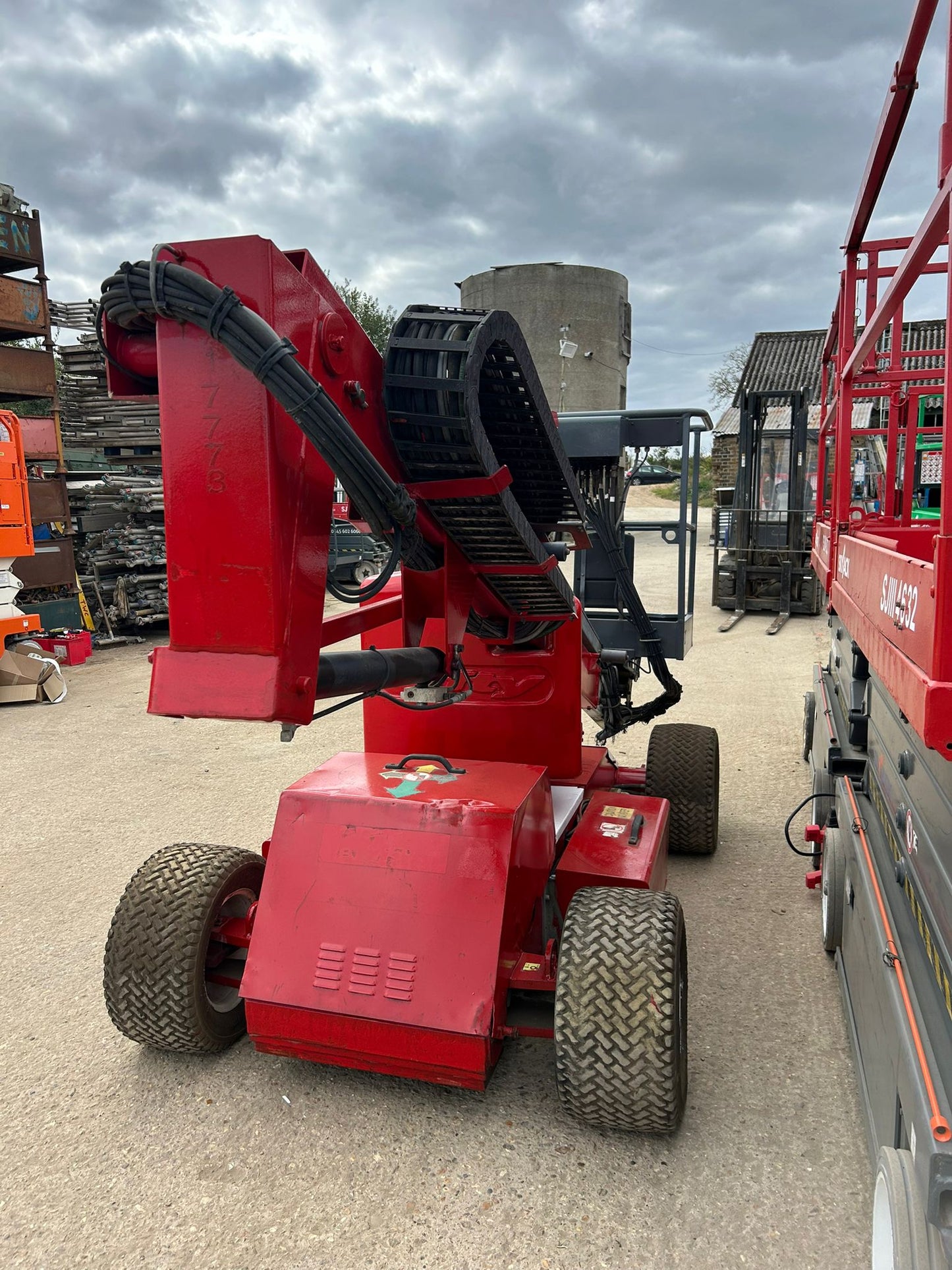2012 Nifty HR12 Boom lift, Cherry picker, Scissor lift, Skyjack, Genie, JLG