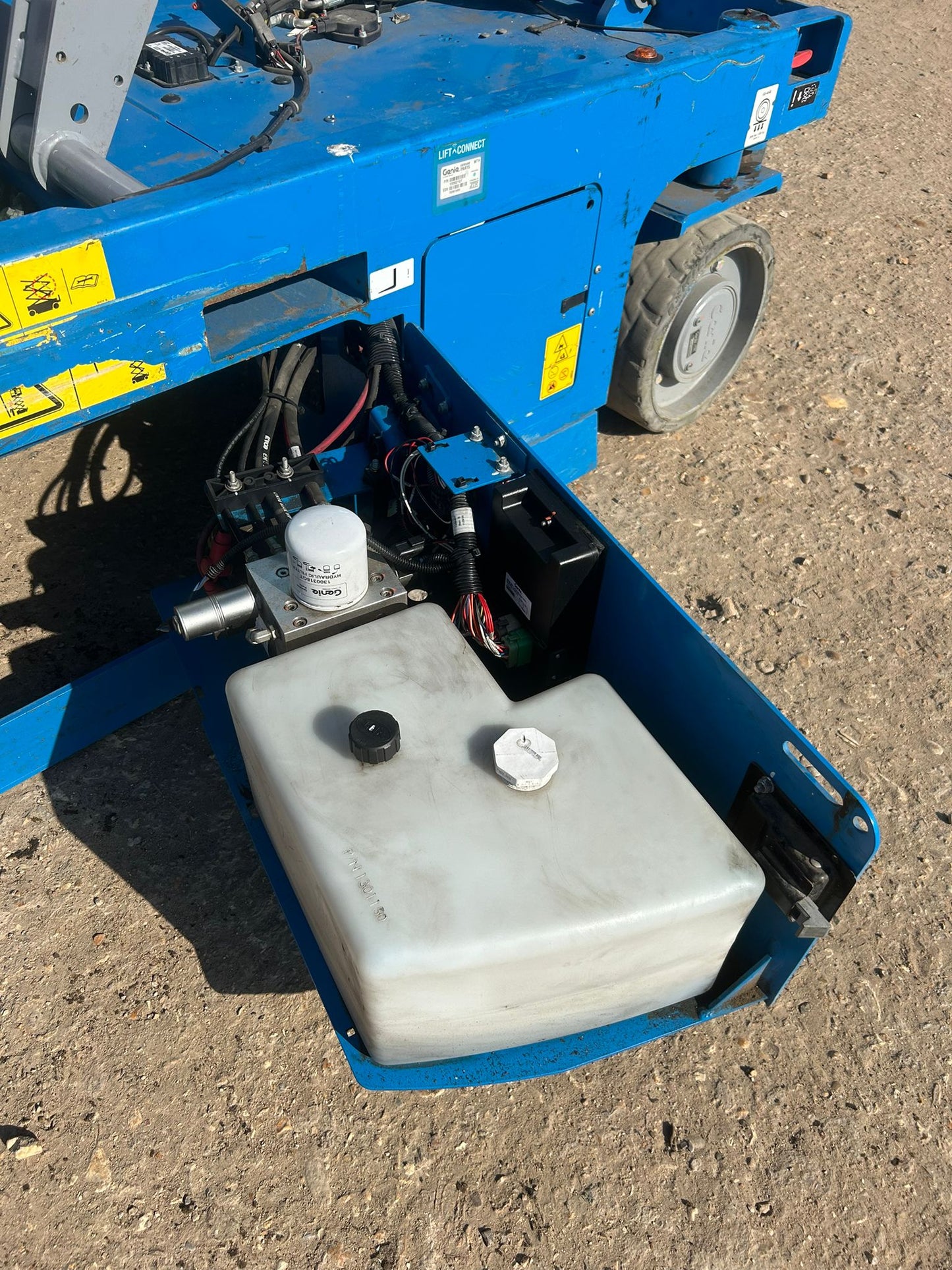 2021 GS-4046 E-Drive Electric Scissor Lift, Access Platform (Skyjack, JCB,JLG)