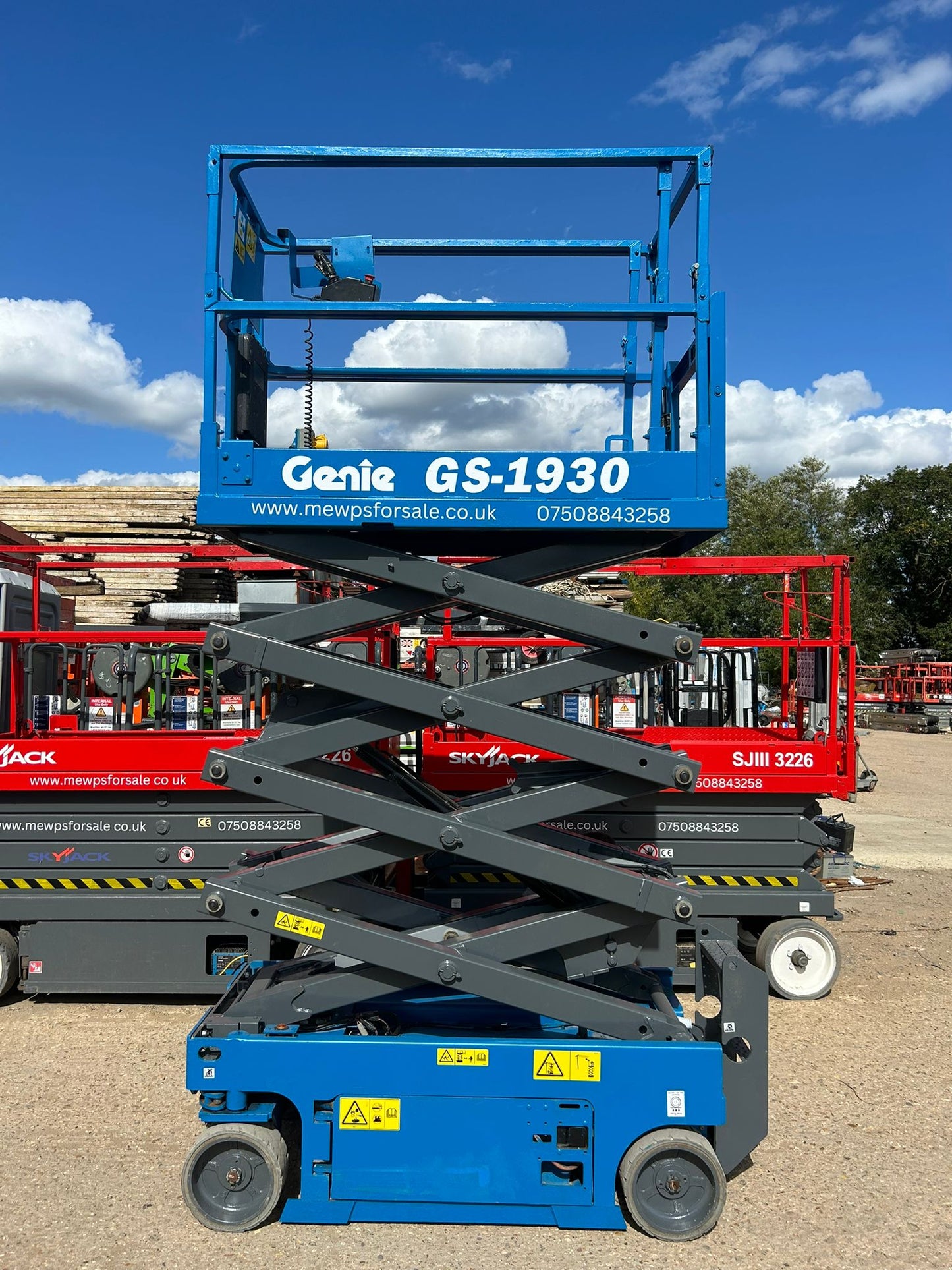 2015 Genie 1930 Scissor Lift Access Platform Skyjack 3219 (Skyjack,JCB)