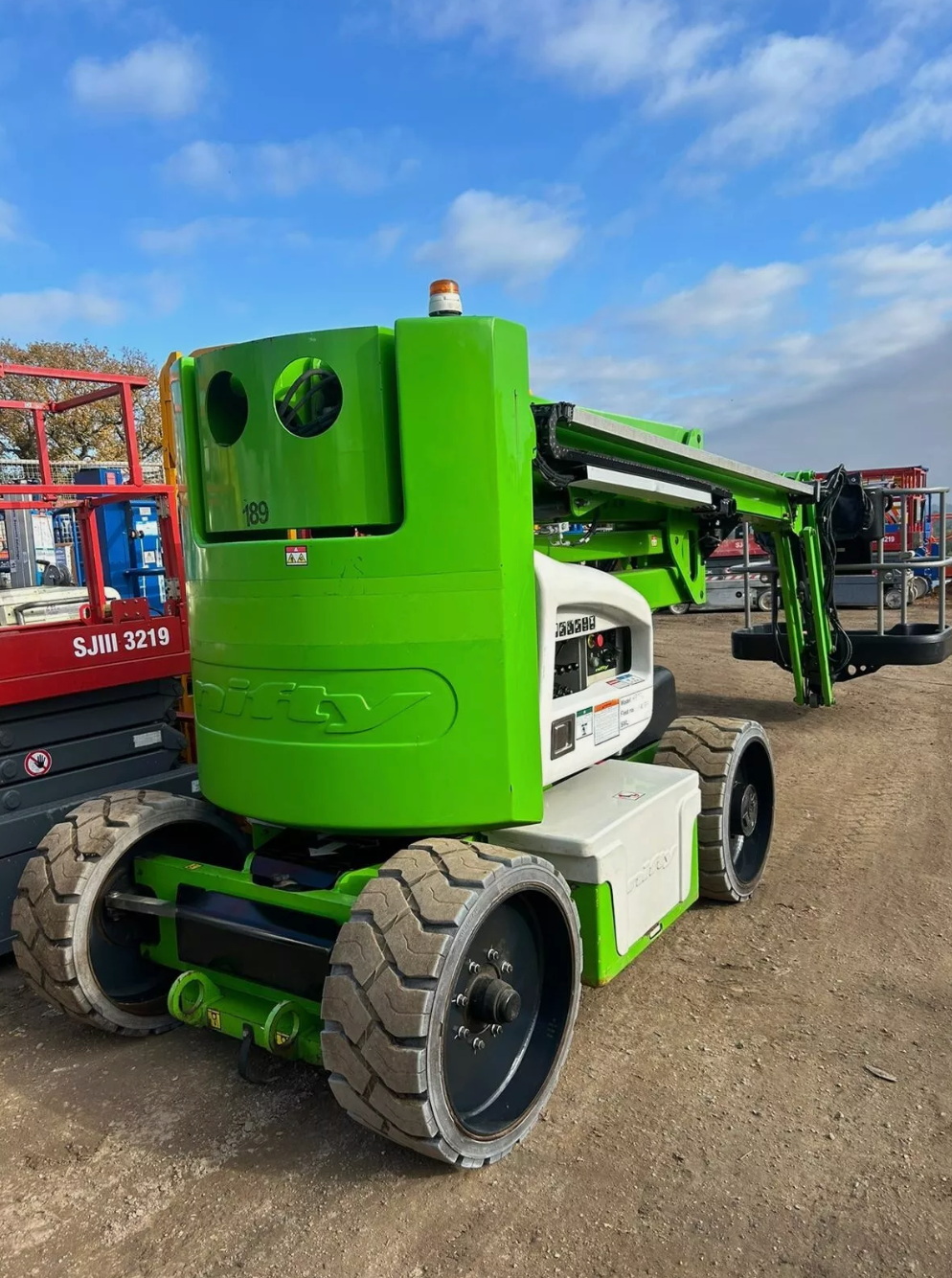 2016 17.2m NIFTY HR17 N Battery Articulated Cherry Picker
