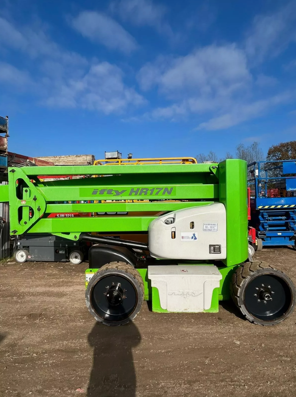 2016 17.2m NIFTY HR17 N Battery Articulated Cherry Picker