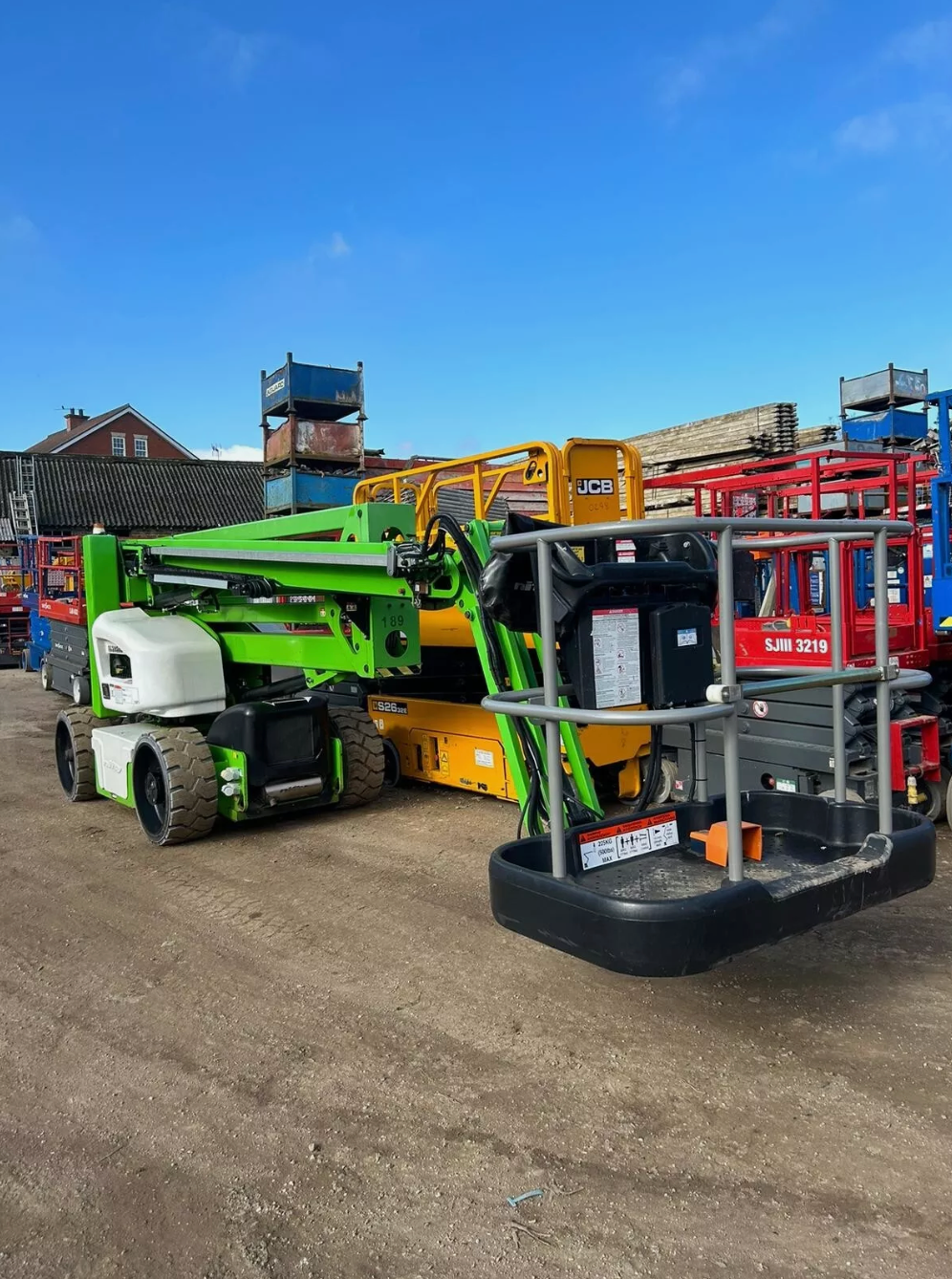 2016 17.2m NIFTY HR17 N Battery Articulated Cherry Picker