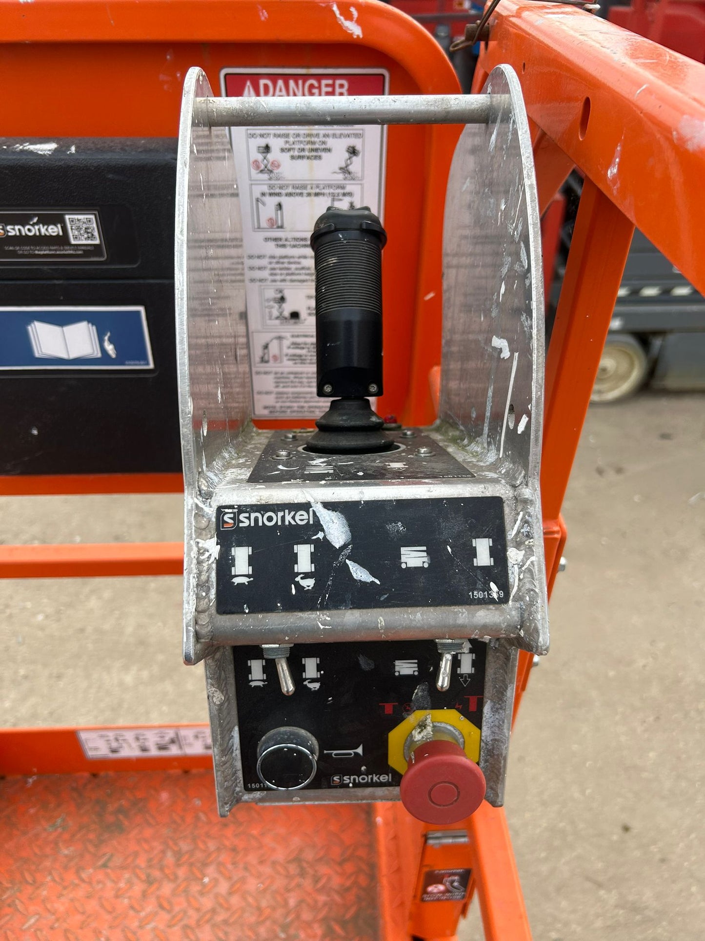 Snorkel Scissor Lift S3219E