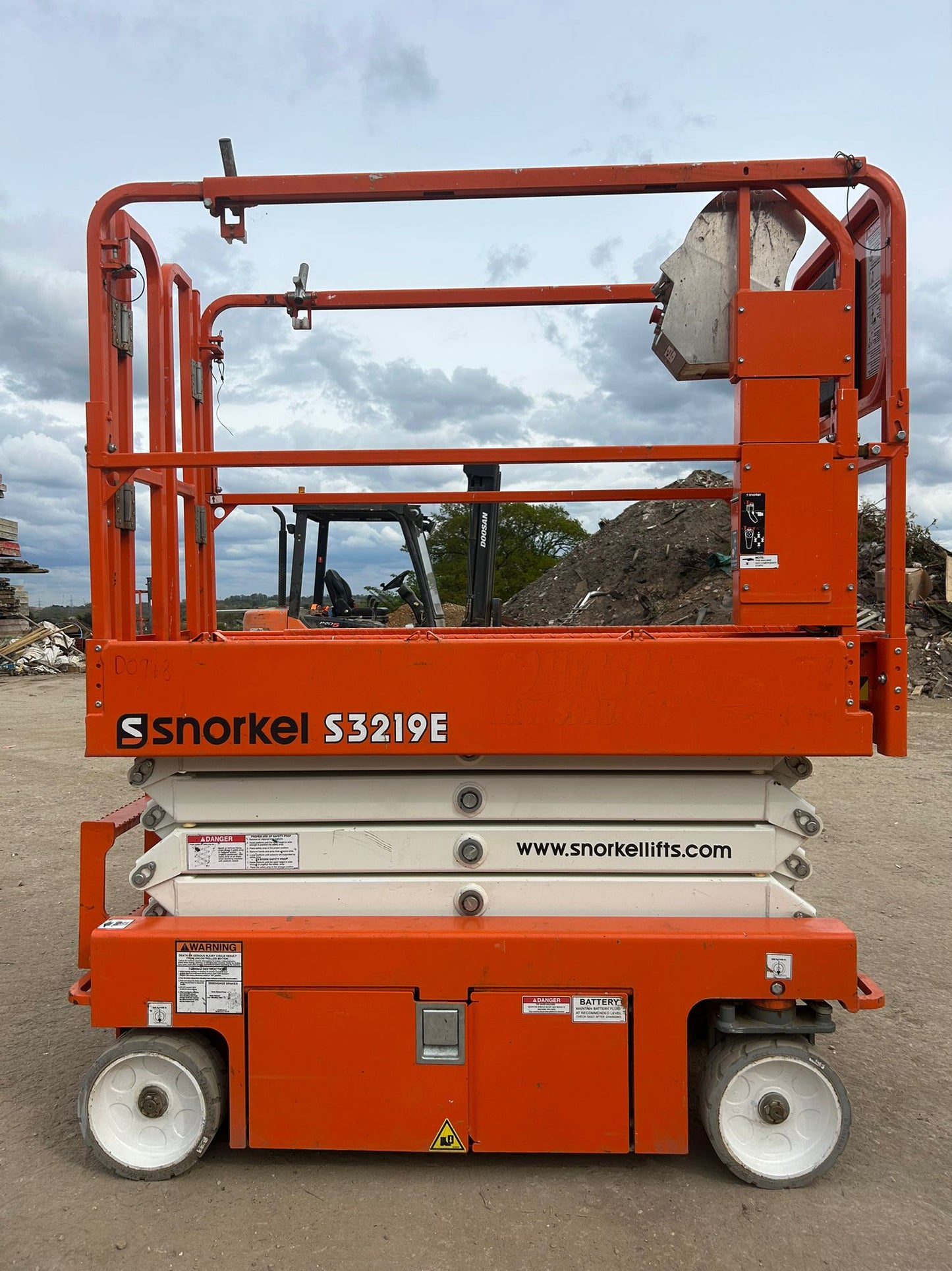 Snorkel Scissor Lift S3219E