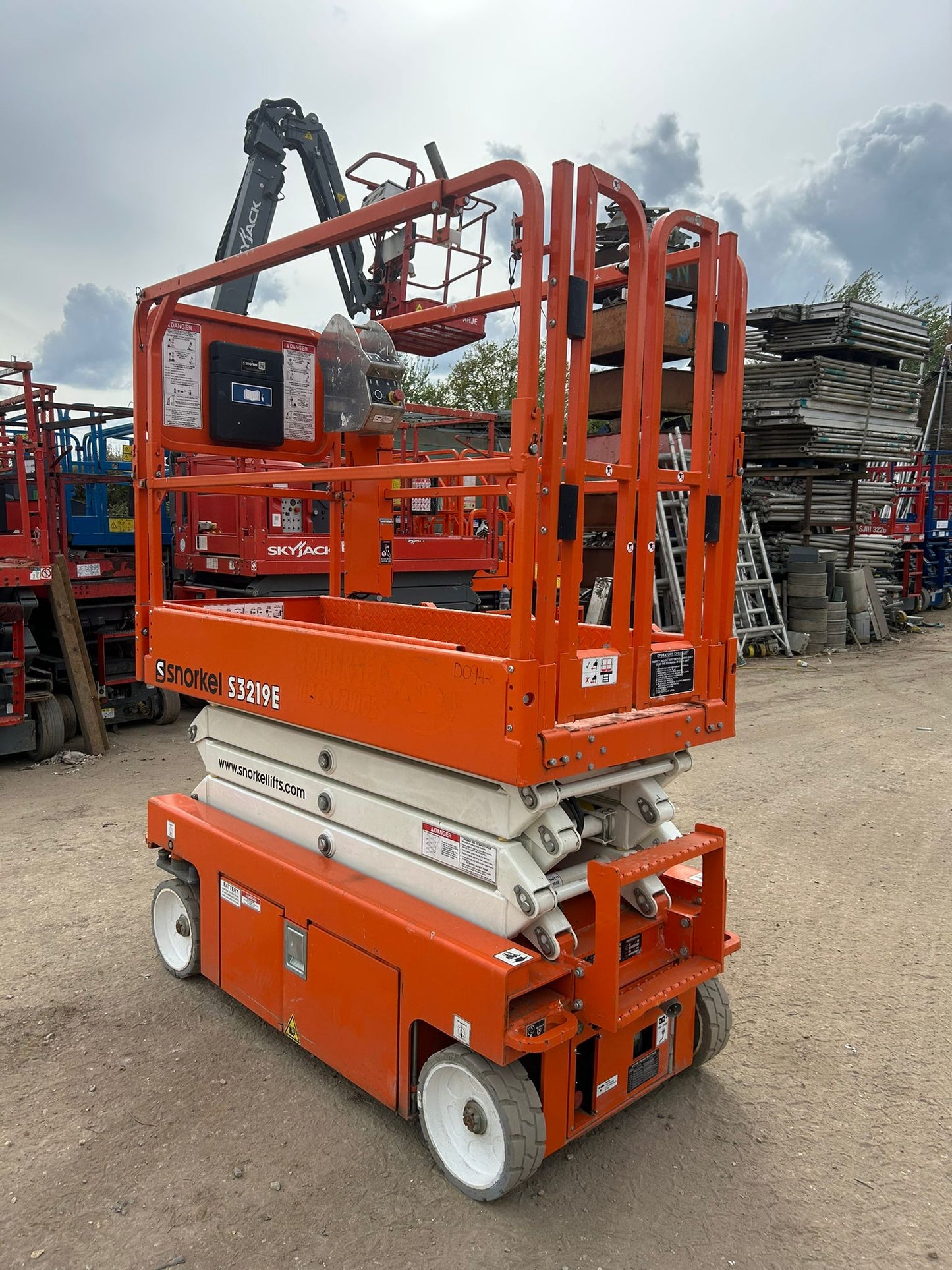 Snorkel Scissor Lift S3219E