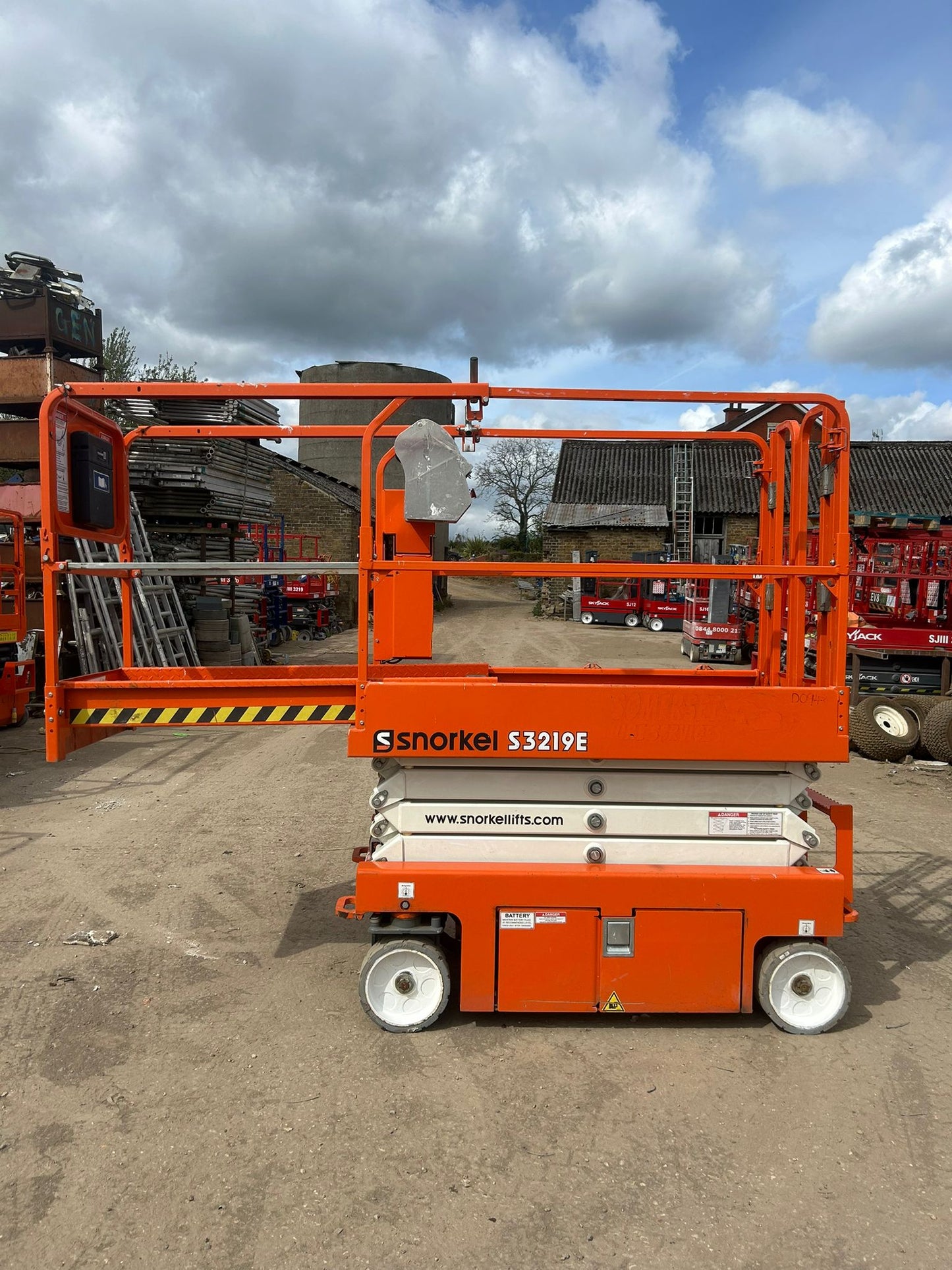 Snorkel Scissor Lift S3219E