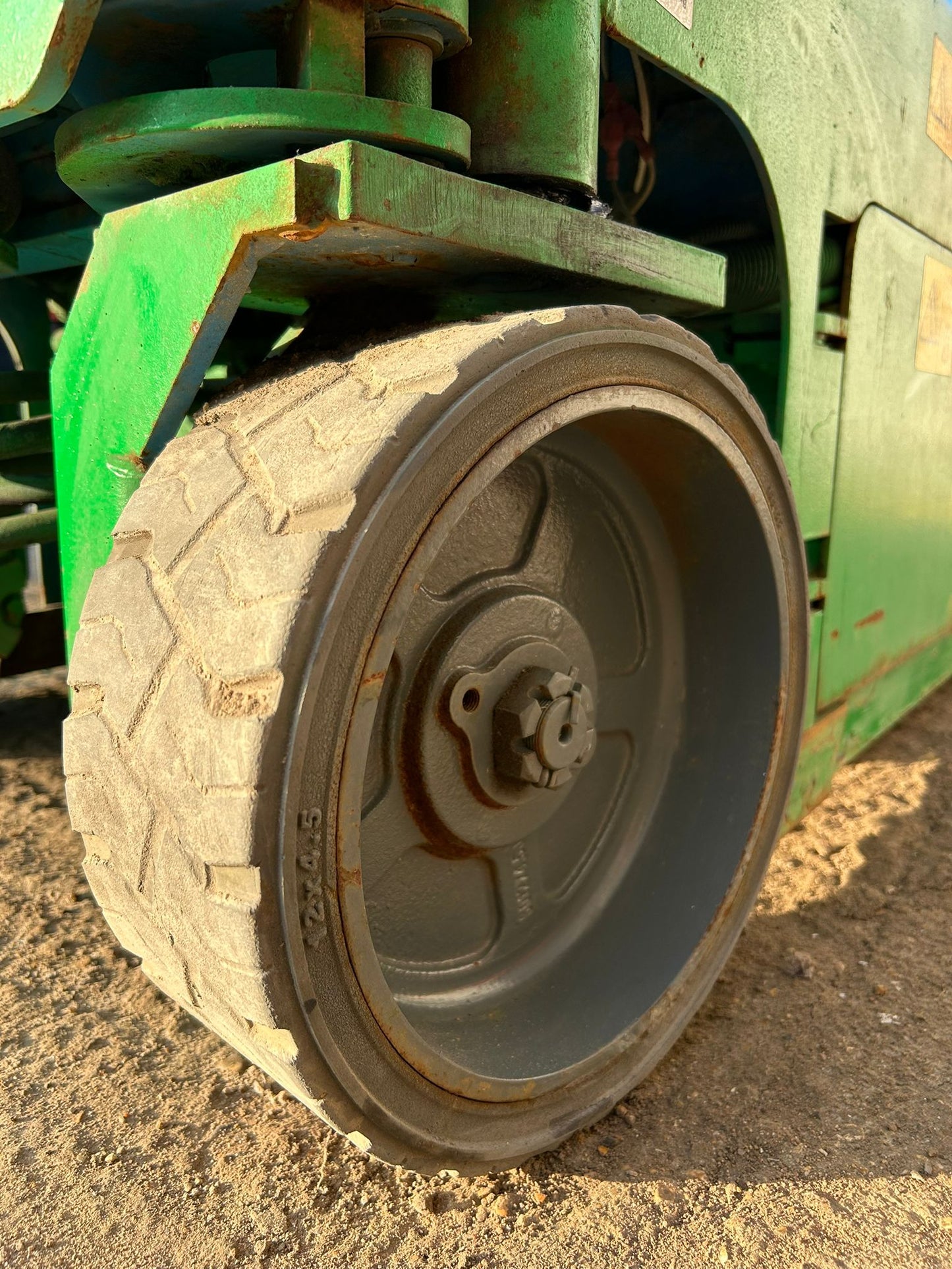 2016 Genie 1932 Scissor Lift