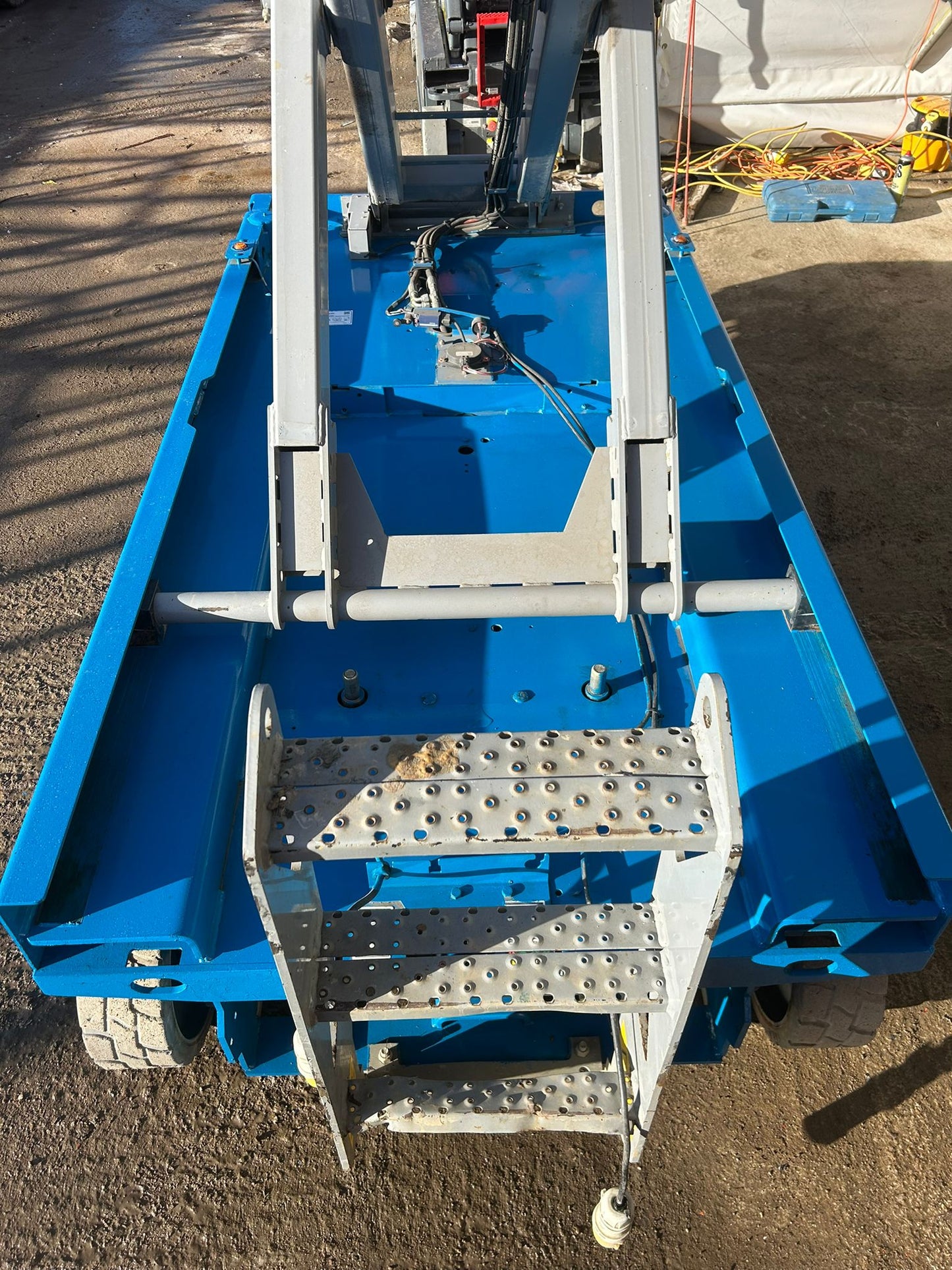 2017 Genie 3246 Scissor Lift Access Platform (Skyjack 4632, JLG)
