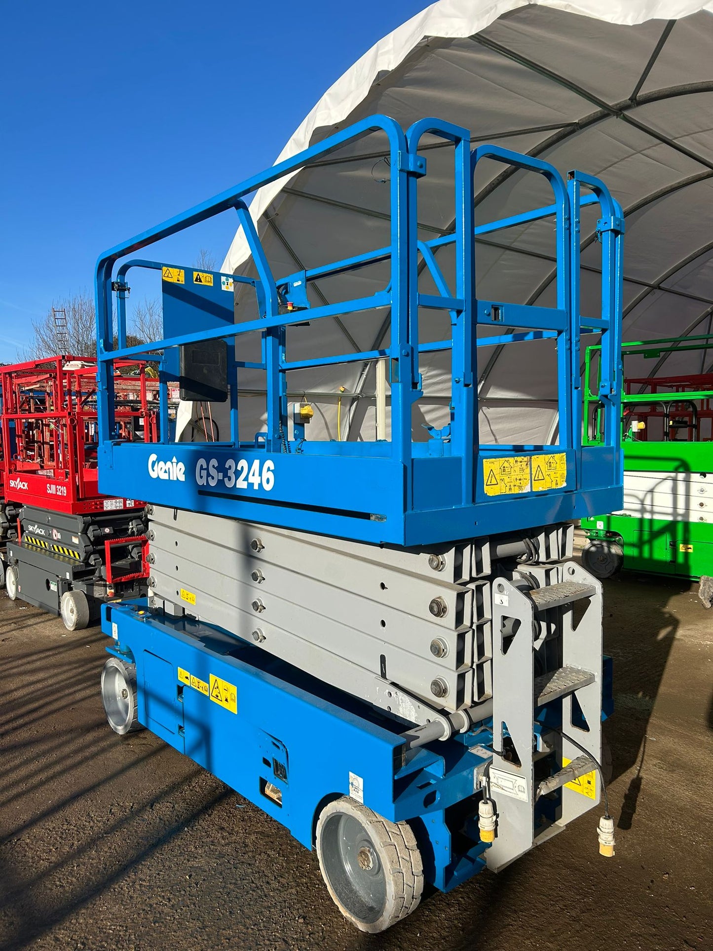 2017 Genie 3246 Scissor Lift Access Platform (Skyjack 4632, JLG)