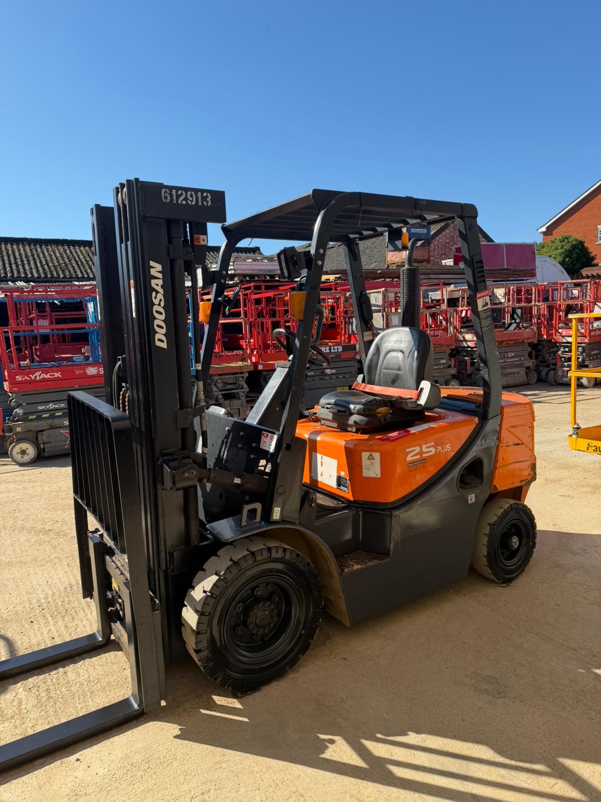 2020 Doosan D25GP Diesel Forklift Triple Mast Counterbalance (Toyota, Hyster, Linde)