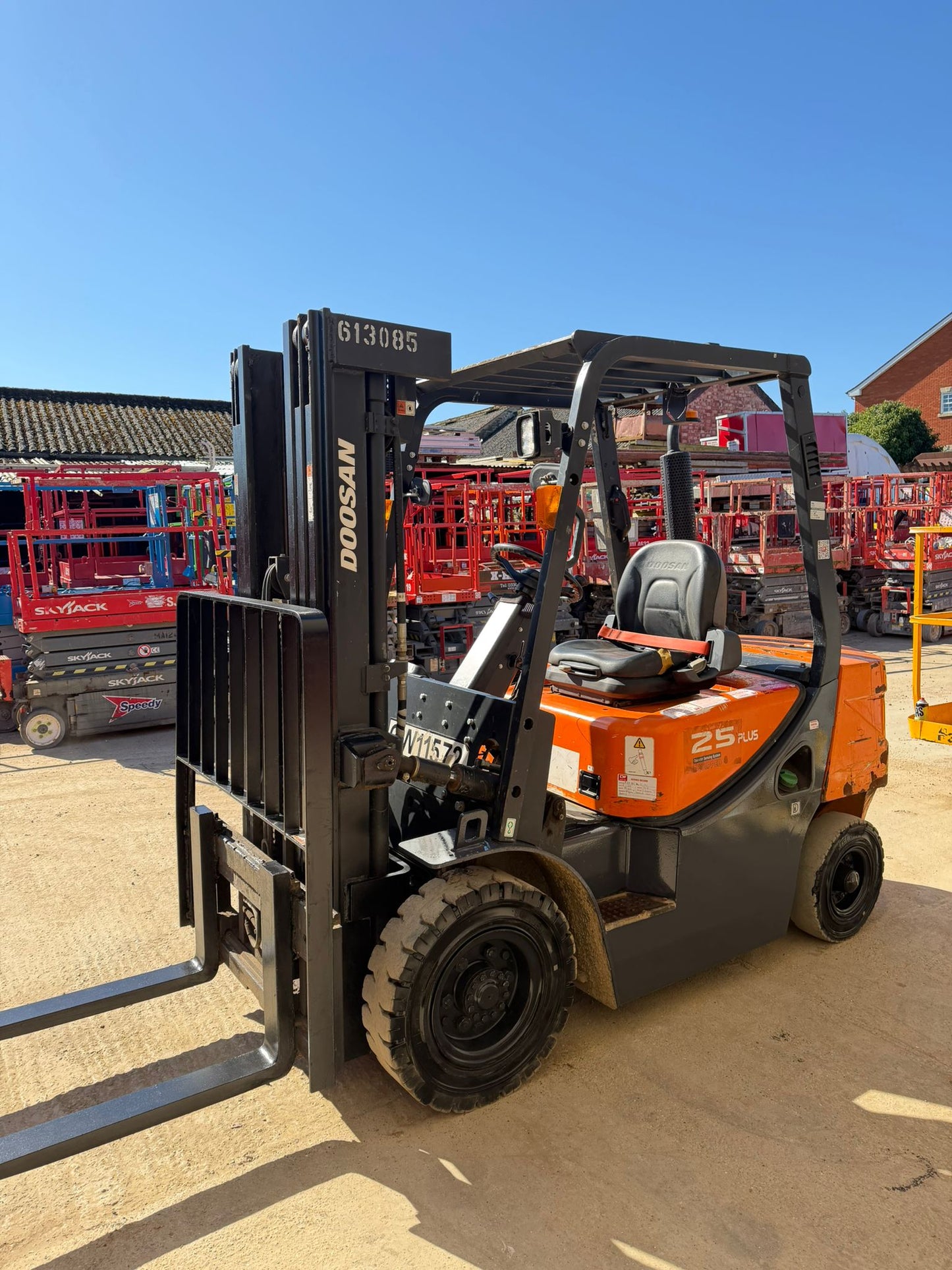 2020 1517h Doosan D25GP Diesel Forklift Triple Mast Counterbalance (Toyota, Hyster, Linde)