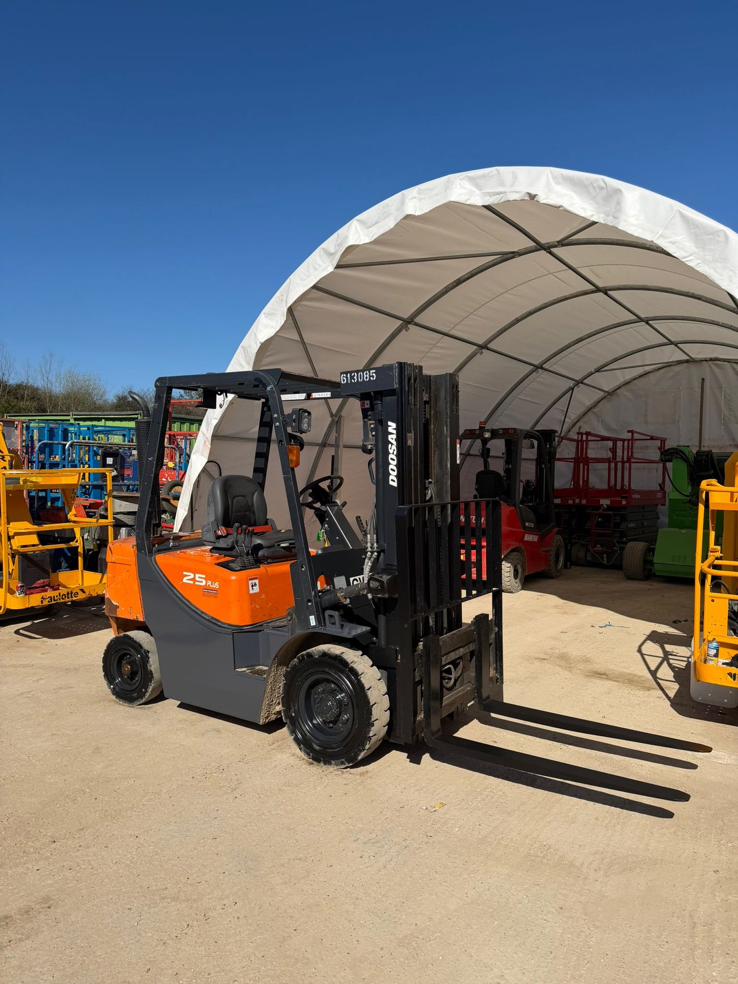 2020 1517h Doosan D25GP Diesel Forklift Triple Mast Counterbalance (Toyota, Hyster, Linde)