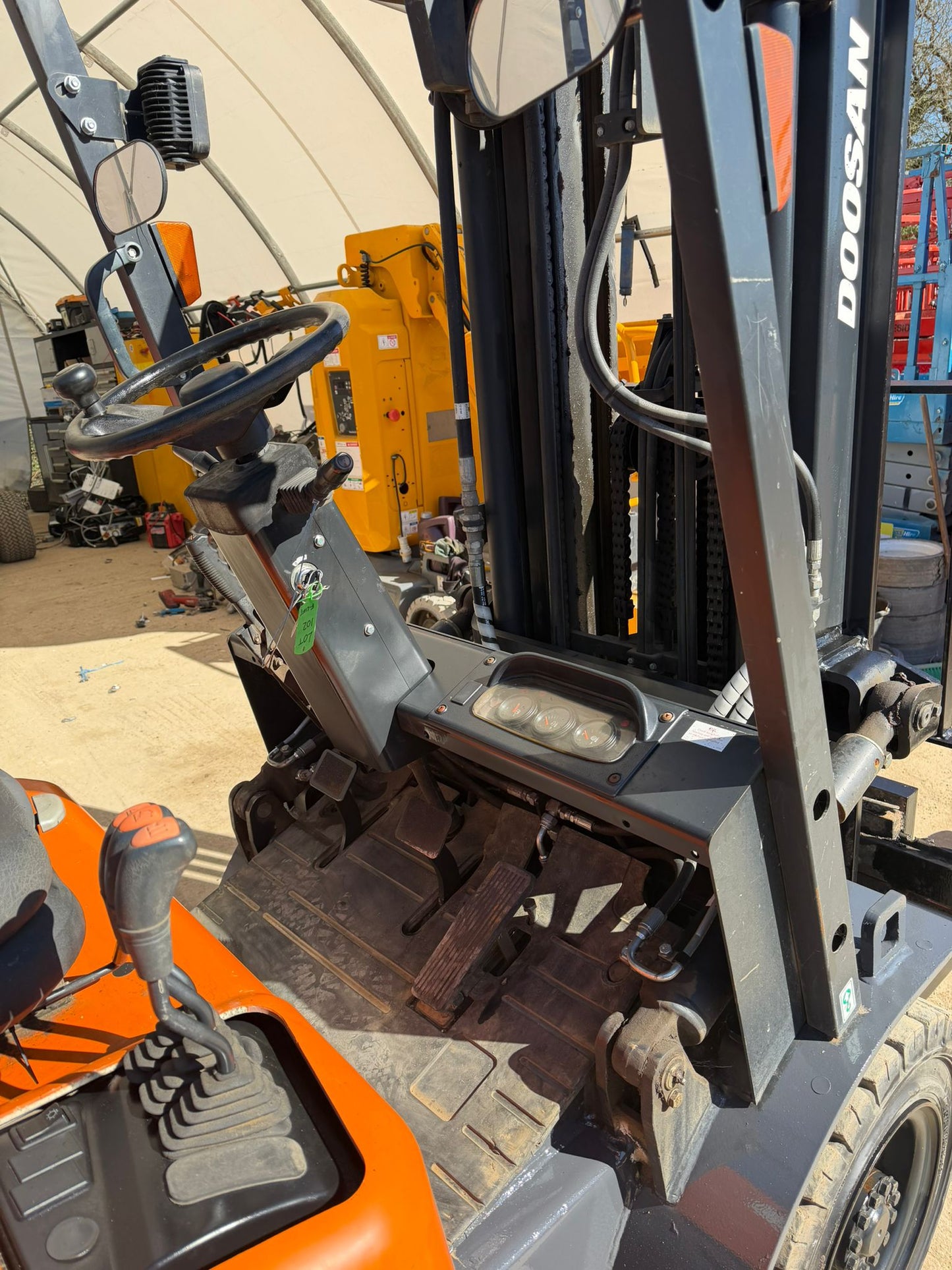 2020 1517h Doosan D25GP Diesel Forklift Triple Mast Counterbalance (Toyota, Hyster, Linde)