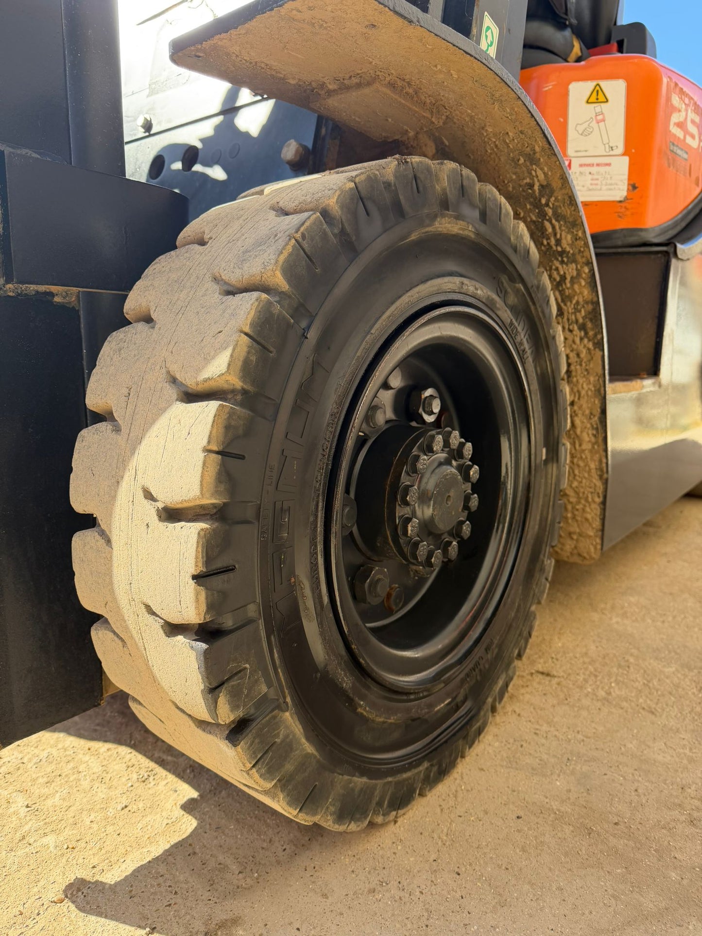 2020 1517h Doosan D25GP Diesel Forklift Triple Mast Counterbalance (Toyota, Hyster, Linde)