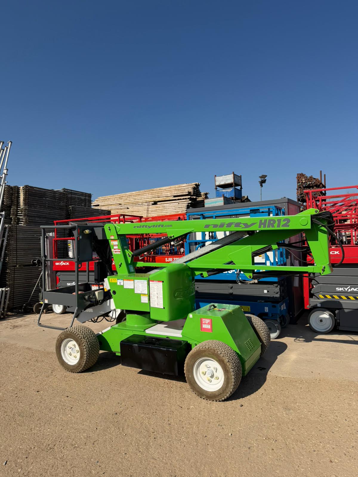 2017 Nifty HR12 Hybrid Boom lift, Cherry picker, Scissor lift