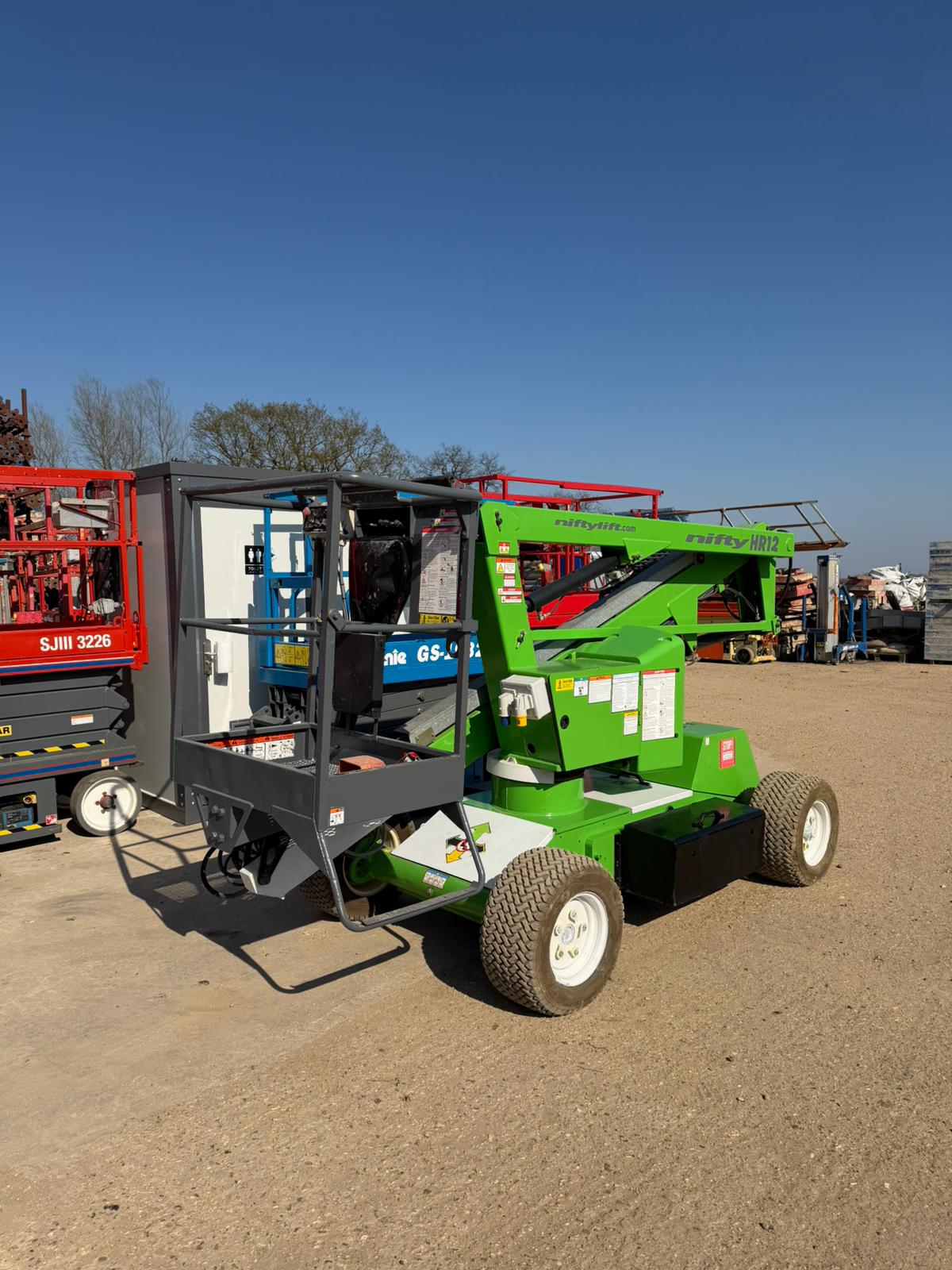 2017 Nifty HR12 Hybrid Boom lift, Cherry picker, Scissor lift