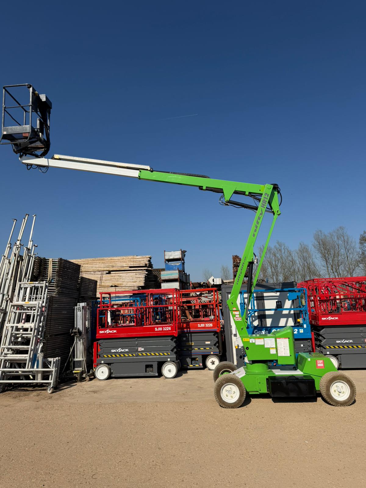 2017 Nifty HR12 Hybrid Boom lift, Cherry picker, Scissor lift