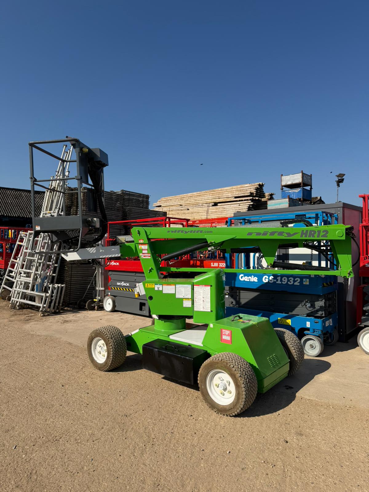 2017 Nifty HR12 Hybrid Boom lift, Cherry picker, Scissor lift