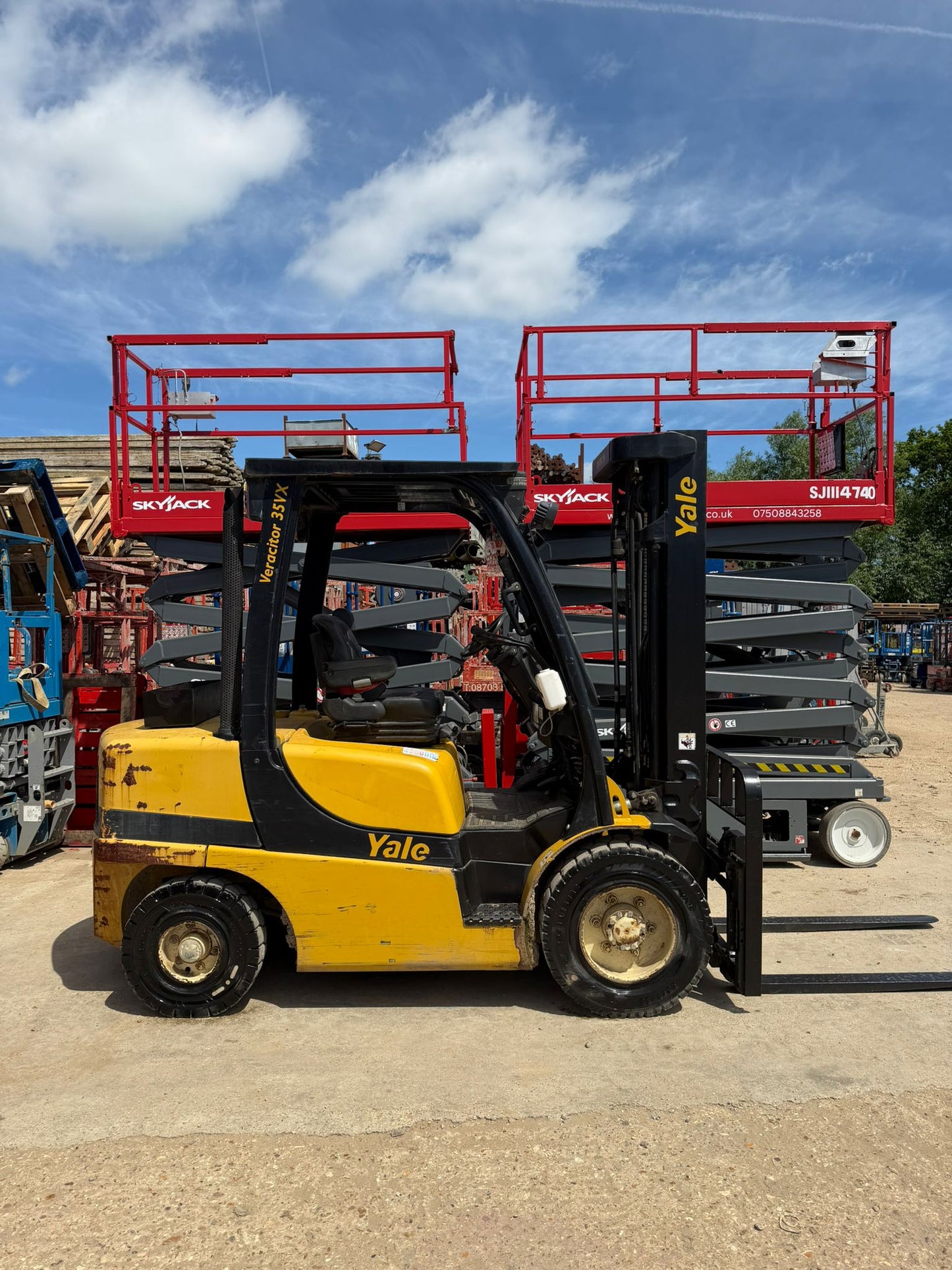 2015 Yale GDP35VX Forklift