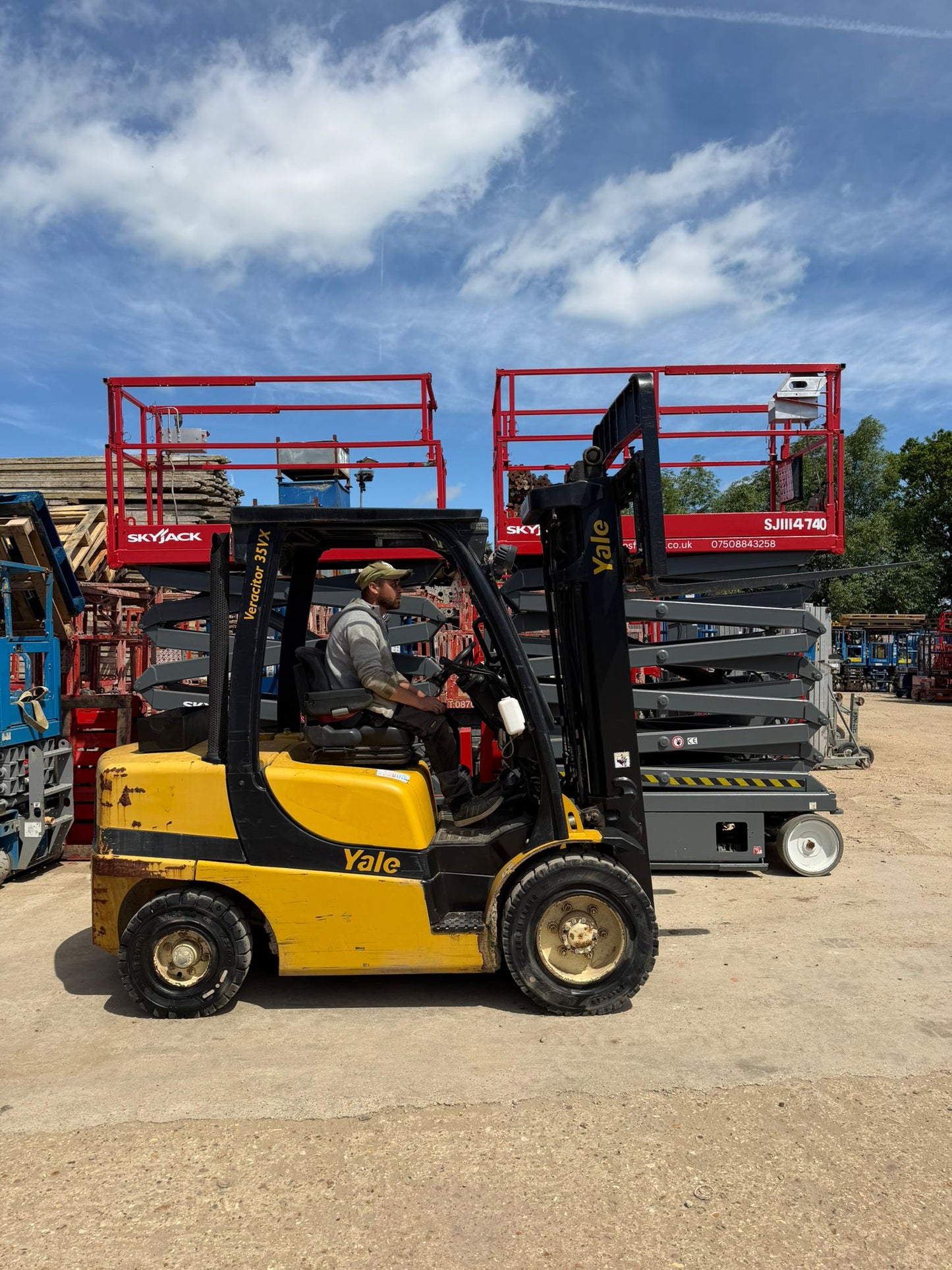 2015 Yale GDP35VX Forklift