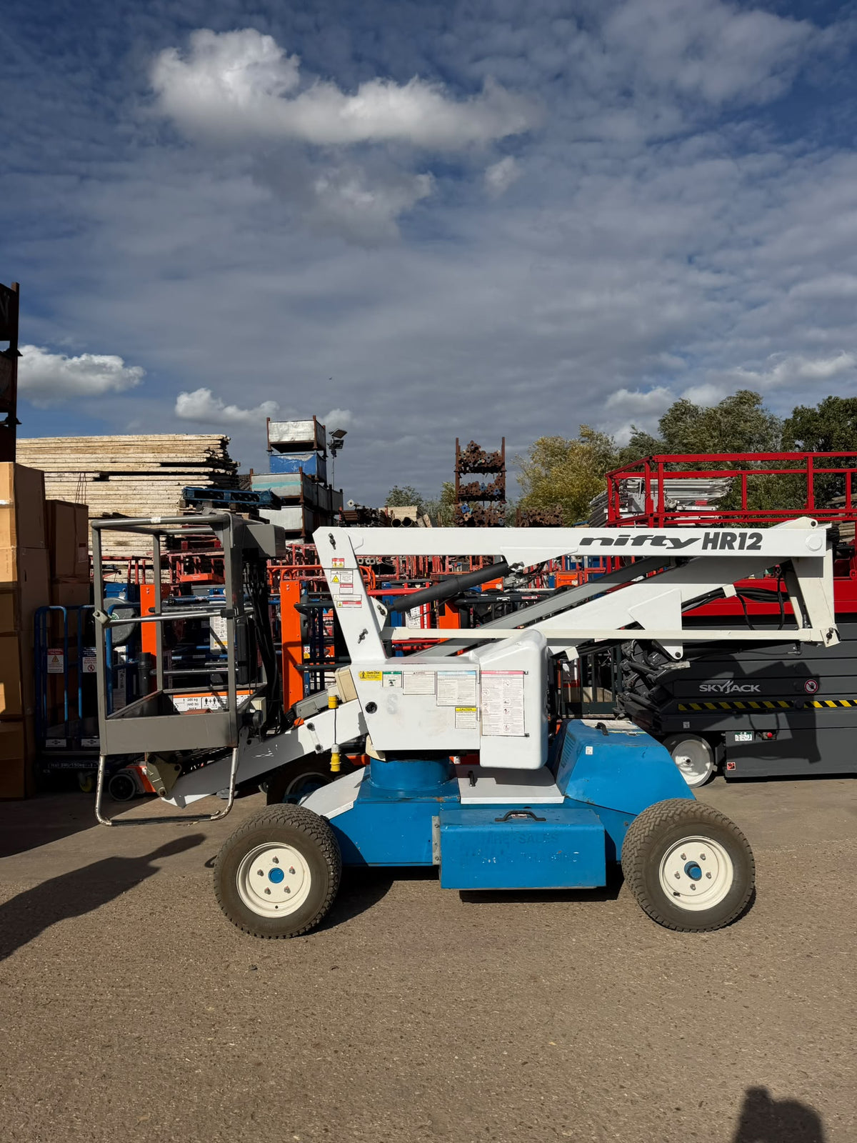 2014 Nifty HR12 Scissor Lift Access Platform Cherry picker
