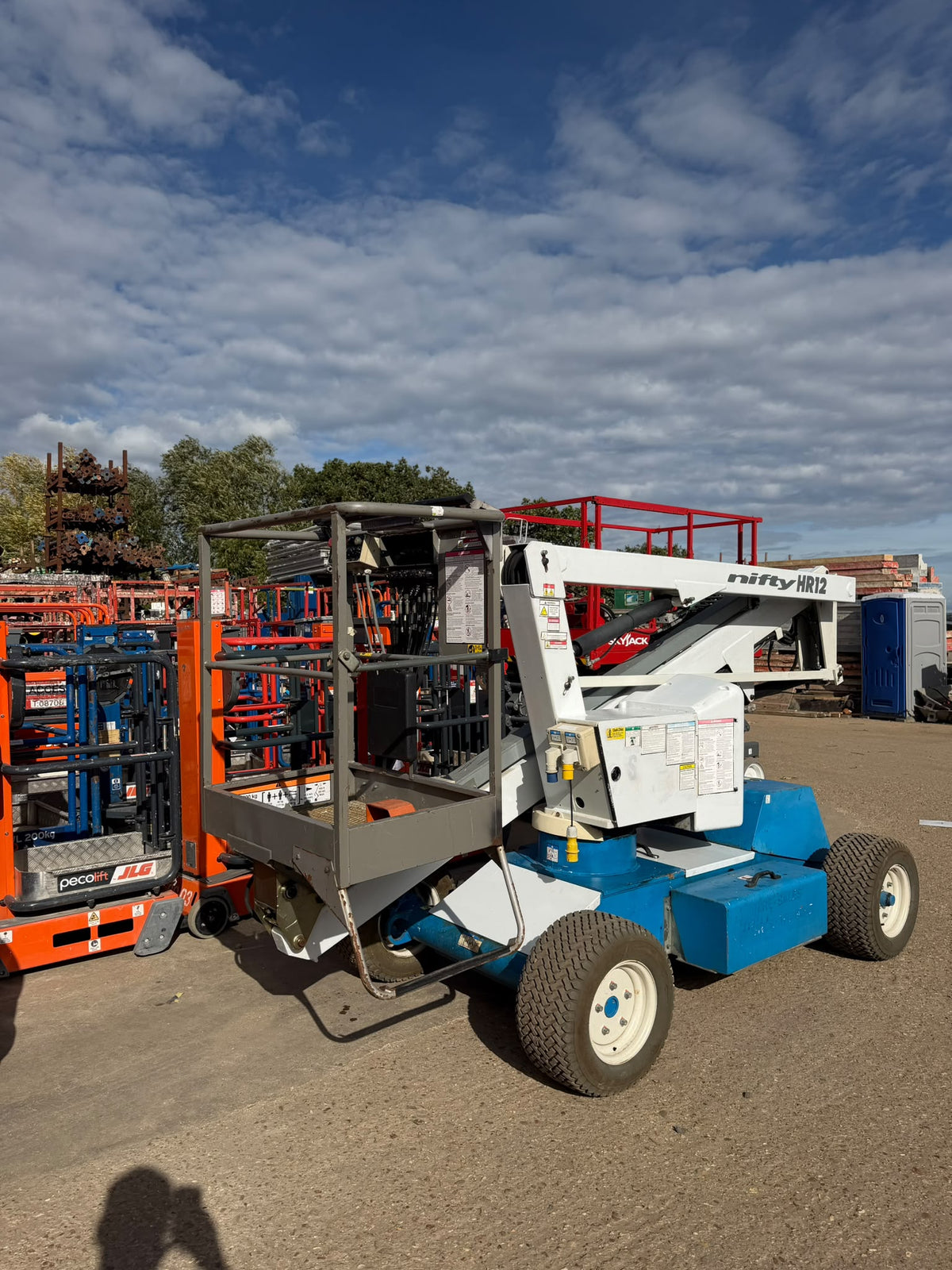 2014 Nifty HR12 Scissor Lift Access Platform Cherry picker