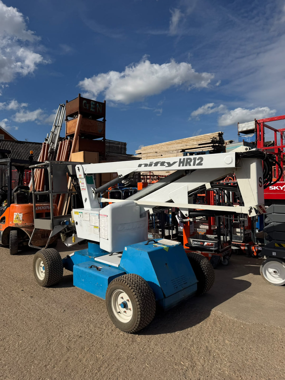 2014 Nifty HR12 Scissor Lift Access Platform Cherry picker