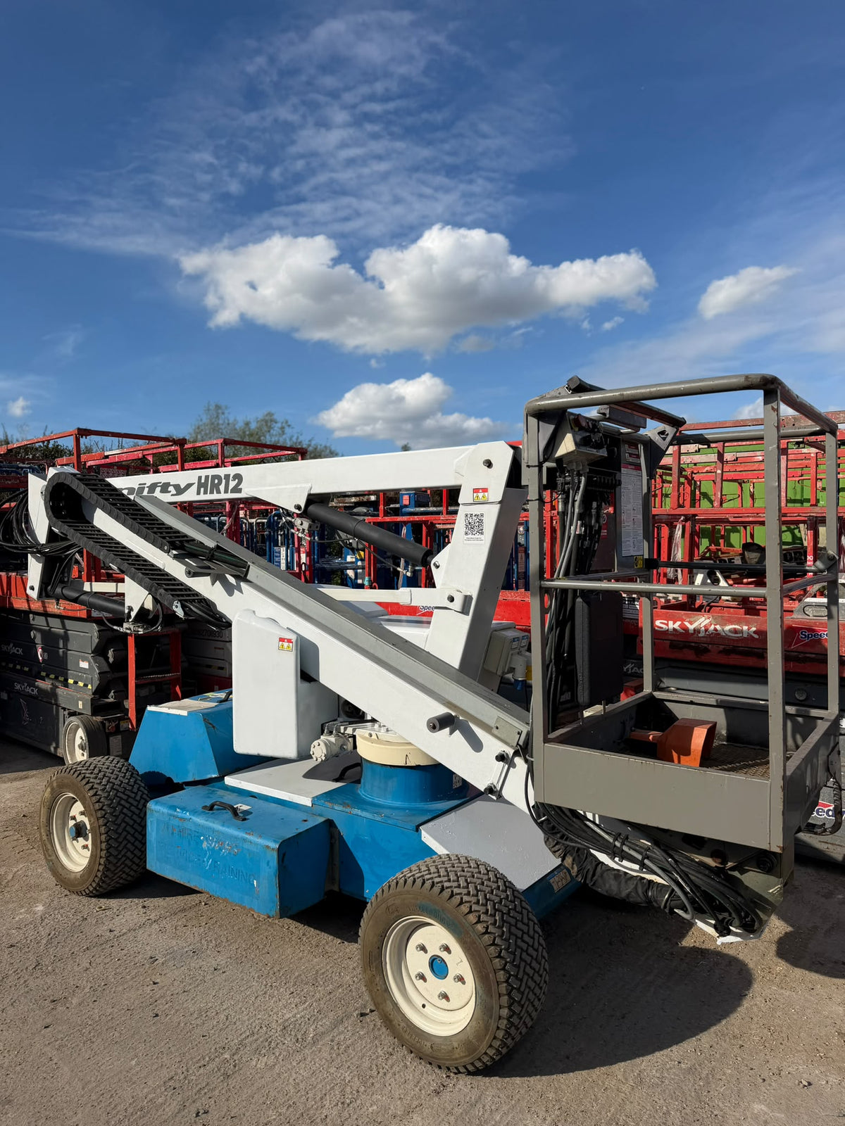 2014 Nifty HR12 Scissor Lift Access Platform Cherry picker