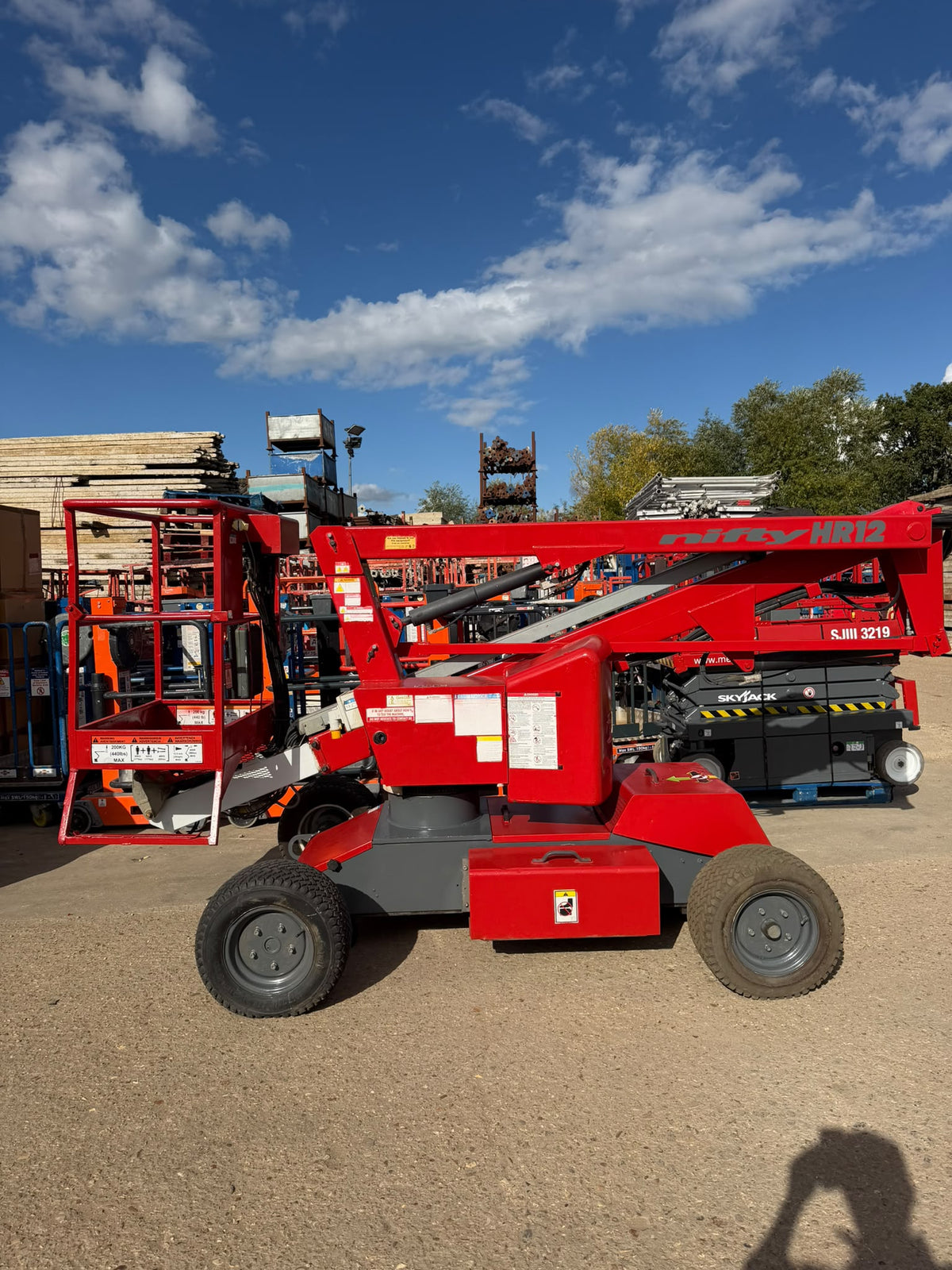 2013 Nifty HR12 Scissor Lift Access Platform Cherry picker
