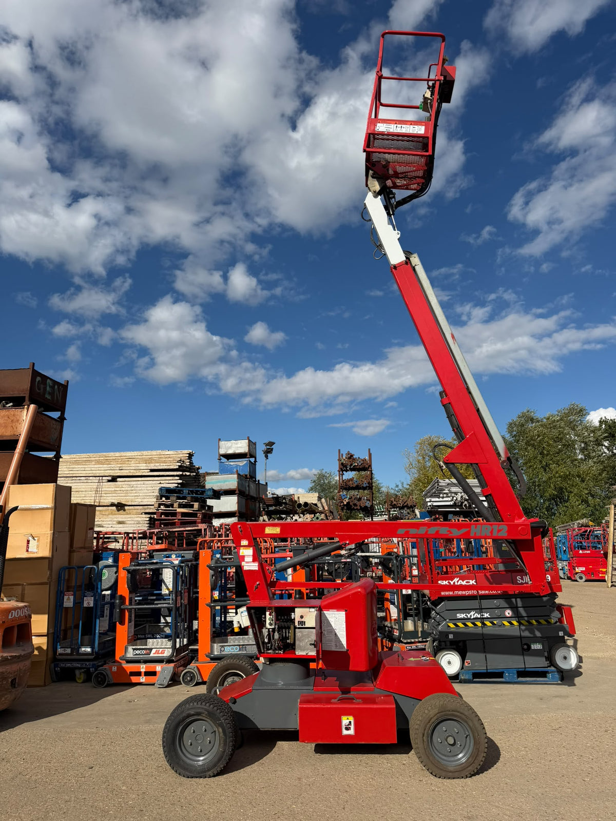 2013 Nifty HR12 Scissor Lift Access Platform Cherry picker