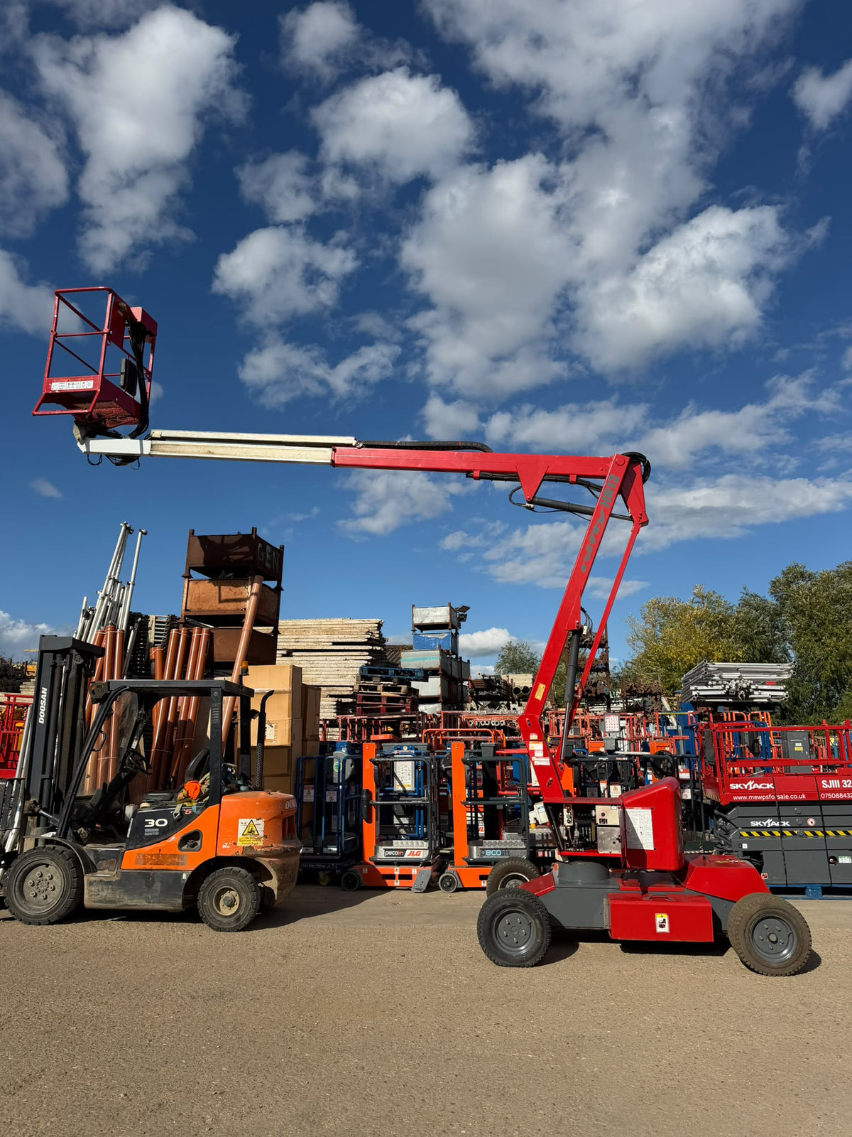 2013 Nifty HR12 Scissor Lift Access Platform Cherry picker