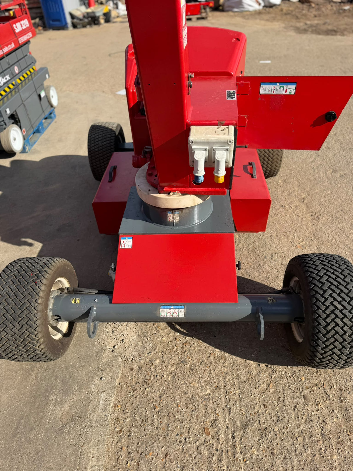 2013 Nifty HR12 Scissor Lift Access Platform Cherry picker