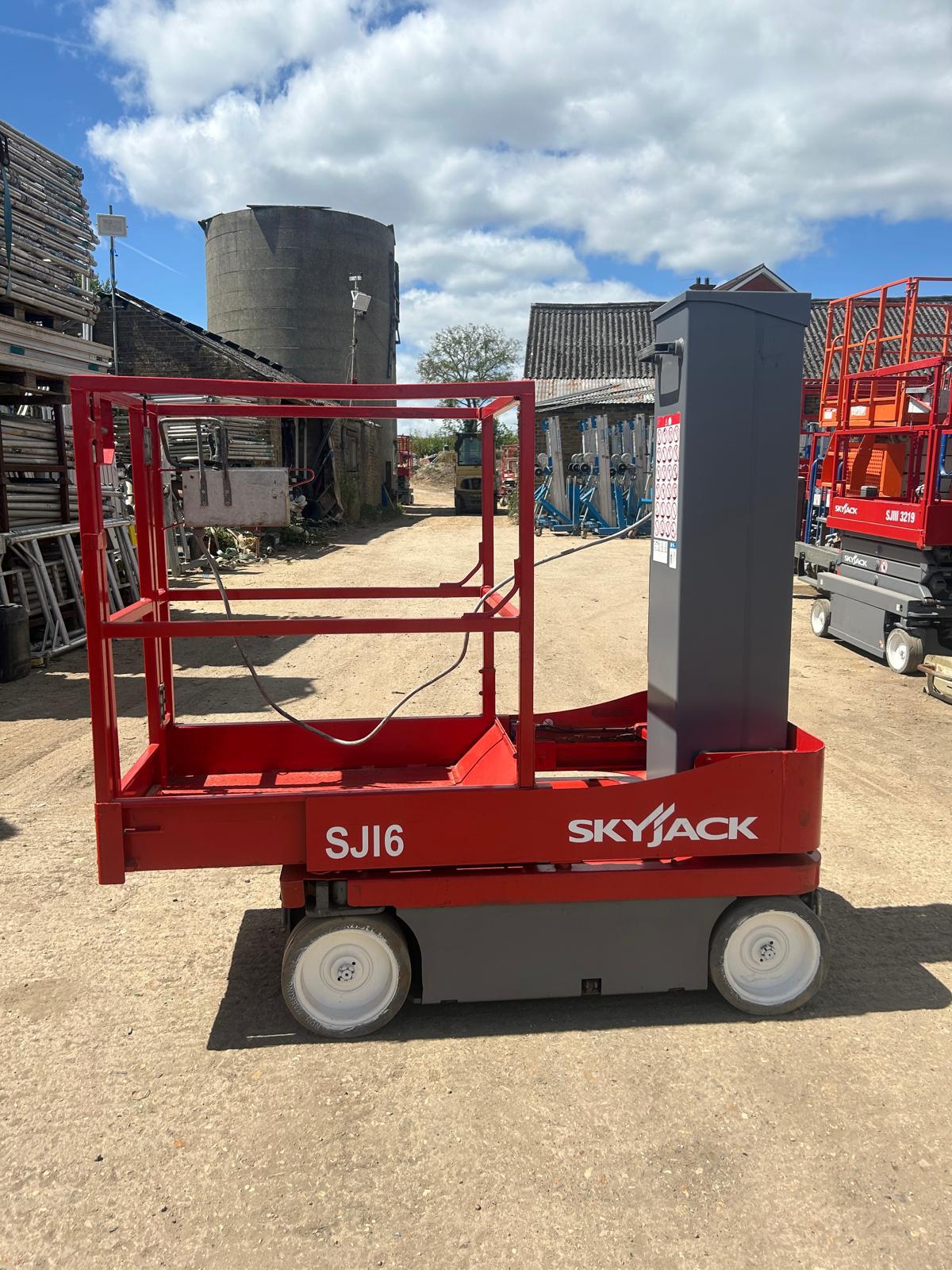 SKYJACK SJ16 Runabout Personnel Lift Scissor Lift Access Platform MEWP Genie
