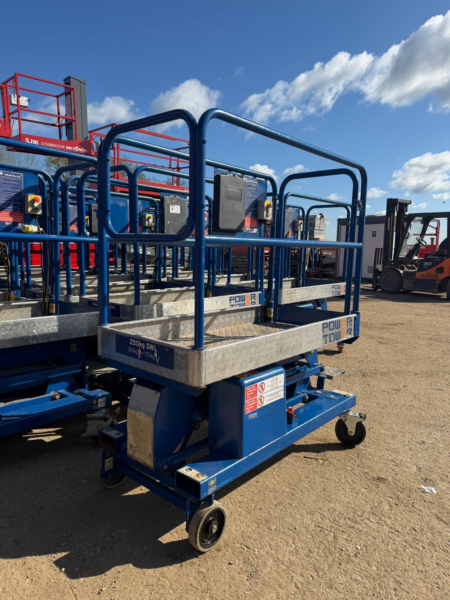 POWER TOWER PUSH AROUND SCISSOR LIFT ACCESS PLATFORM JLG, Genie,Skyjack